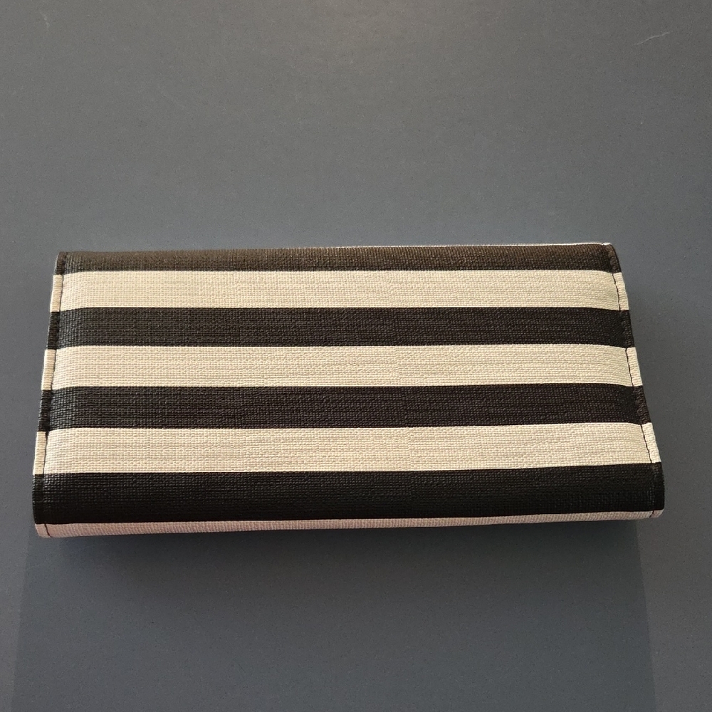 NWOT Kut from the Kloth Black Card Holder - Picture 4 of 4